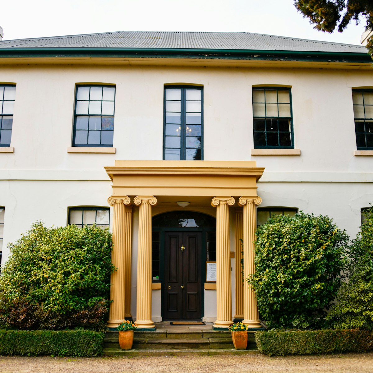 WA6M99 Front Entrance and Garden to Franklin House, Launceston Tasmania, Australia