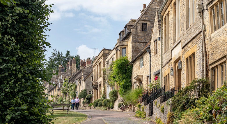 Burford is a town on the River Windrush, in the Cotswold hills, in the West Oxfordshire district of Oxfordshire, England. It is often referred to as the 'gateway' to the Cotswolds, UK 27 July 2021.  License Type: media  Download Time: 2023-03-28T06:39:39.000Z  User:   Is Editorial: Yes  purchase_order: