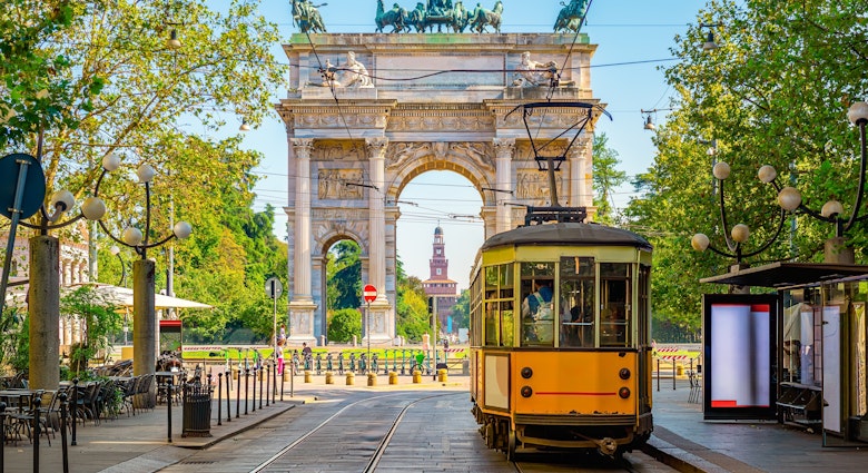 View of the Peace Arch with yellow tram in Milan, Italy, License Type: media, Download Time: 2024-11-19T13:43:36.000Z, User: Eointloughney87, Editorial: false, purchase_order: 56530 - Guidebooks, job: Global Publishing-WIP, client: Pocket Milan 6, other: Eoin T Loughney